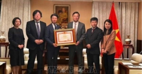 PM #39 s Certificate of merit presented to member of Japan #39 s House of