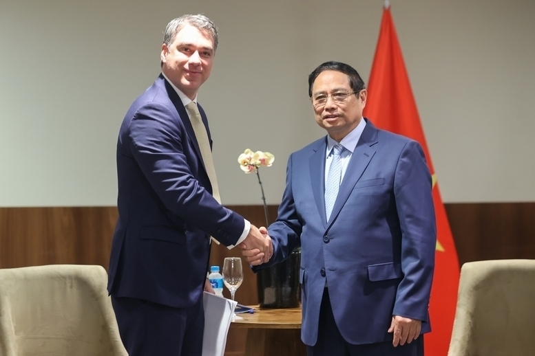 Prime Minister Pham Minh Chinh works with Daniel Lopes, Vice President of FS Company - Photo: VGP/Nhat Bac