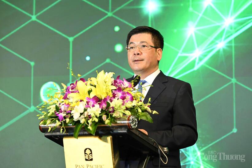 Minister of Industry and Trade delivers opening remarks at the workshop. Photo: Can Dung