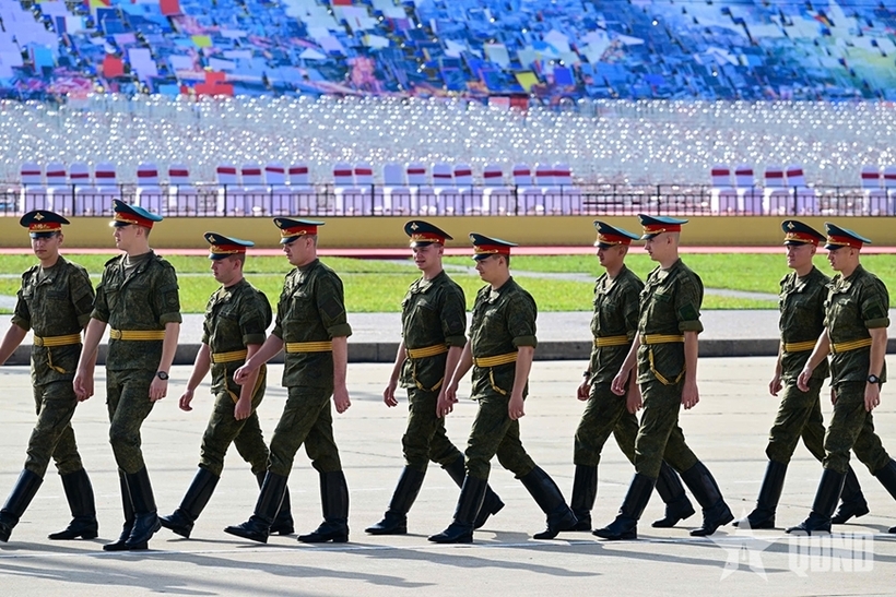 The Russian servicemen arriving in Vietnam to take part in the September 2 parade and march-past are from the 154th Preobrazhensky Independent Commandant’s Regiment. Picture: People's Army Newspaper