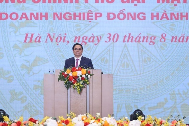 Prime Minister Pham Minh Chinh honors outstanding enterprises at the “80 Years of Enterprises Advancing with the Nation” conference, August 30, 2025.