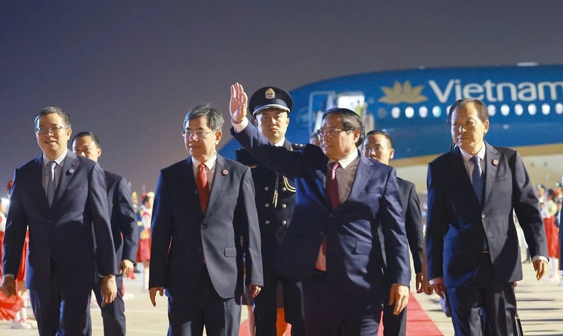 Prime Minister Pham Minh Chinh and the Vietnamese delegation arrived at Tan Hai Airport, Tianjin City, starting a working trip to attend the Shanghai Cooperation Organization (SCO) 2025 Summit and work in China - Photo: VGP/Nhat Bac
