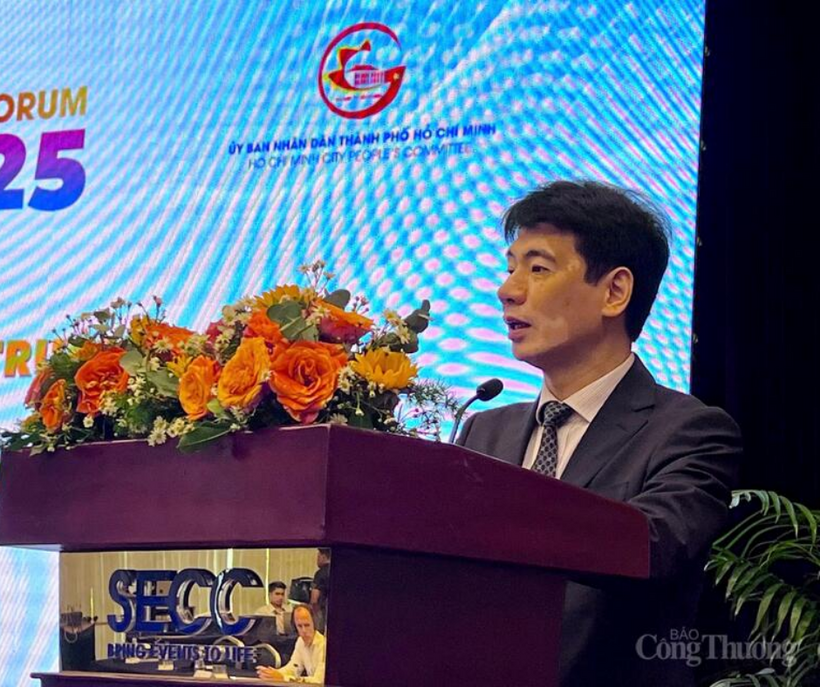 Director General of the Foreign Market Development Department Ta Hoang Linh (Ministry of Industry and Trade).