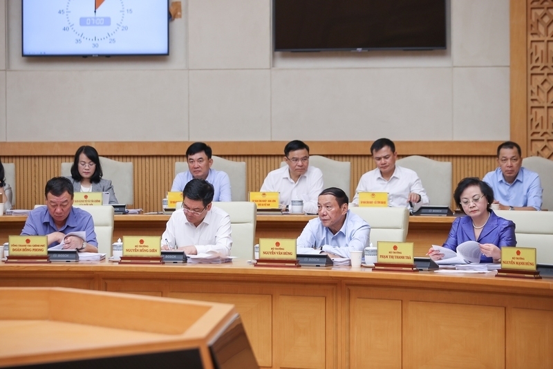 Minister of Industry and Trade Nguyen Hong Dien attends the regular Government meeting in August 2025. Photo: VGP/Nhat Bac