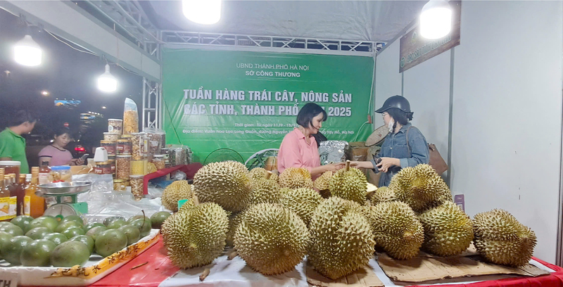 Dak Lak agricultural products are welcomed by consumers in the capital. Photo: NH