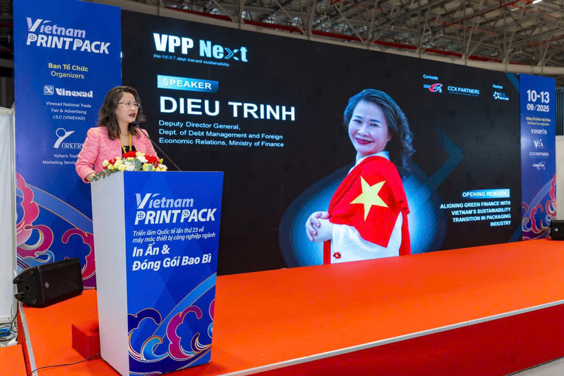 Deputy General Director, Debt & Foreign Economics Relations at Ministry of Finance Dr. Nguyen Thi Dieu Trinh addressing Opening Keynote for the Seminar