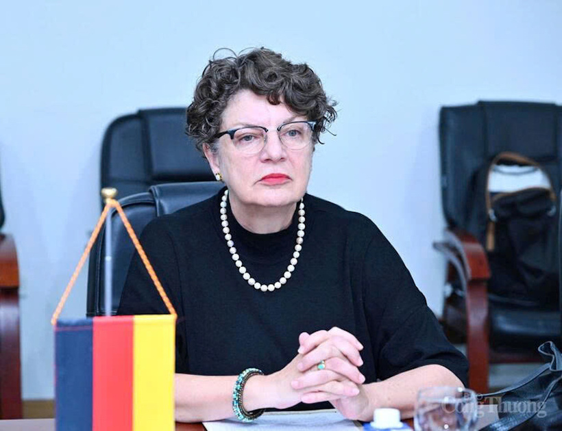 Ms. Helga Margarete Barth, Ambassador of the Federal Republic of Germany to Vietnam, pointed out some difficulties and problems of German investors in the Vietnamese market today.