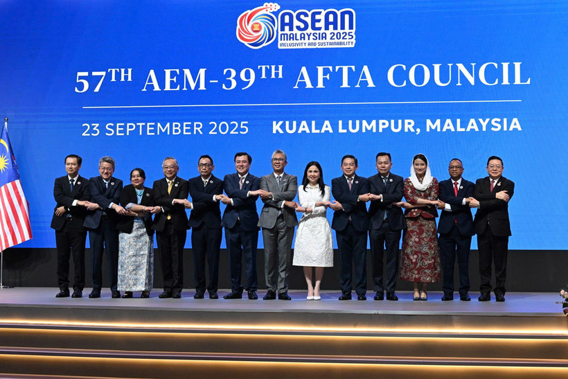 The delegates posed for a group photo at the event.