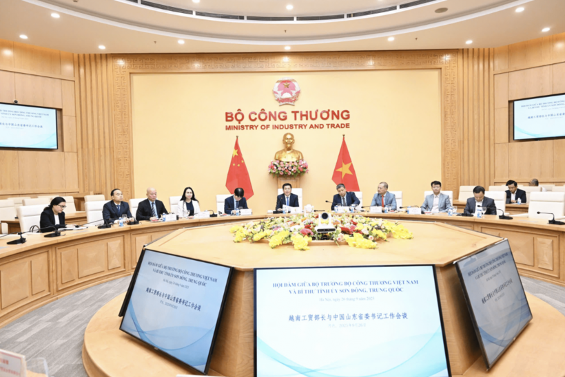 Minister Nguyen Hong Dien meets with Secretary Lam Vu of Shandong Province, China