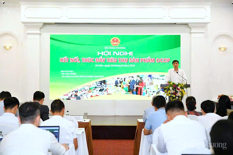 Mr. Bui Nguyen Anh Tuan commented that connecting OCOP product consumption activities plays a key role, is the driving force to help the One Commune One Product Program develop sustainably.