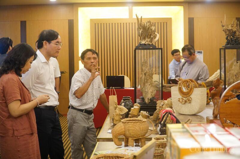 Export turnover of various rural craft products such as wood, glass, rattan, bamboo, and woven items has grown strongly in recent years, driven by expanded market opportunities from FTAs and international trade fairs.