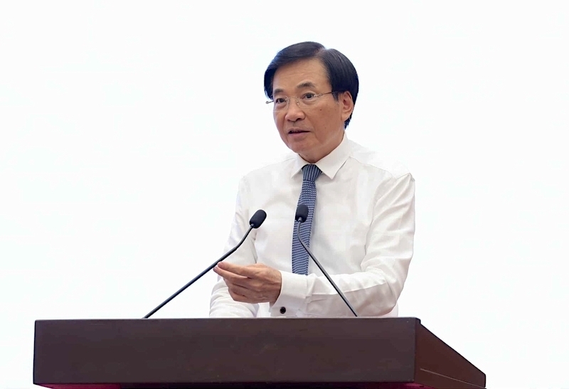 Minister, Head of the Government Office Tran Van Son, Government spokesman, provides information to the press - Photo: VGP