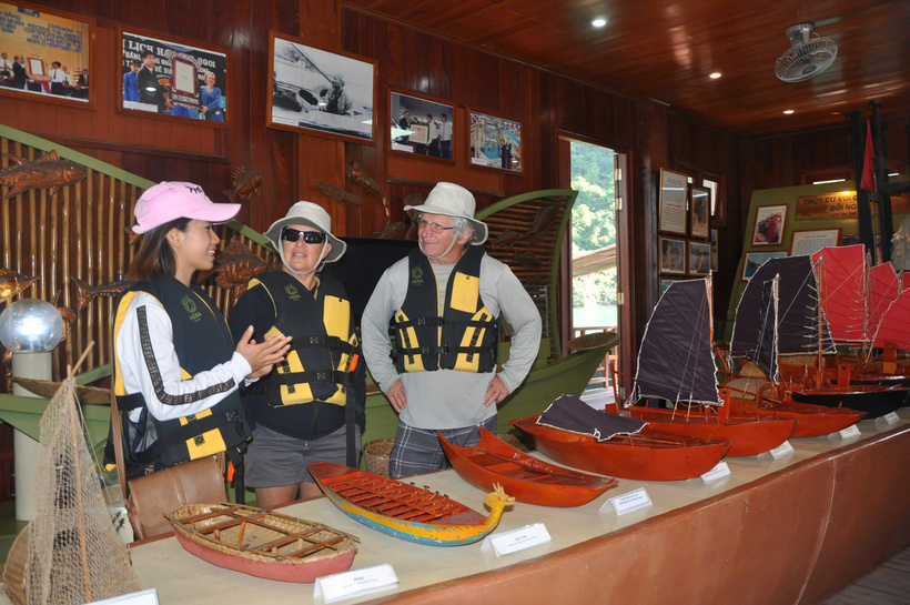 Cua Van Floating Cultural Center attracts international tourists with its distinctive intangible cultural values.