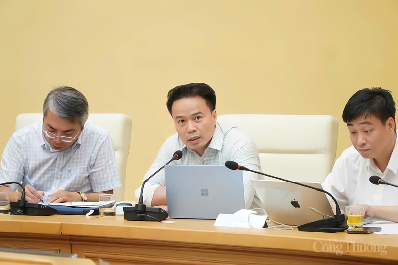 Ngo Chung Khanh, Deputy Director General of the Multilateral Trade Policy Department, shares his insights during the session.