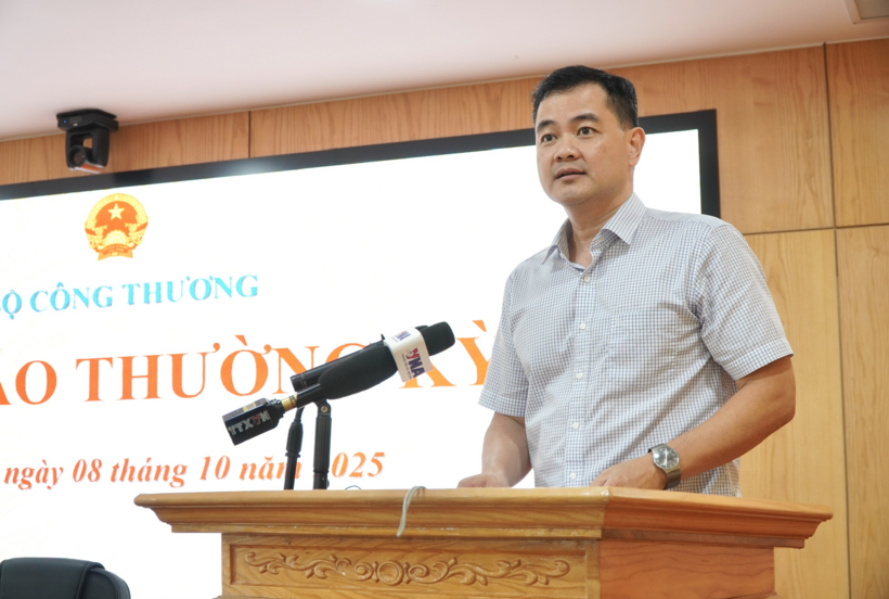 Director General of the Department of Planning, Finance and Enterprise Management Bui Huy Son delivered a report on industrial production and trade performance over the first nine months of 2025.