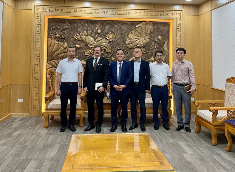 Deputy Minister Nguyen Hoang Long expressed his hope that both sides would work actively together to develop a cooperation program.