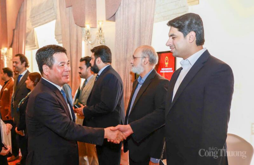Meeting with Pakistani delegates and business representatives, Minister Nguyen Hong Dien invites enterprises to Vietnam to attend the Vietnam Golden Autumn Fair 2025.