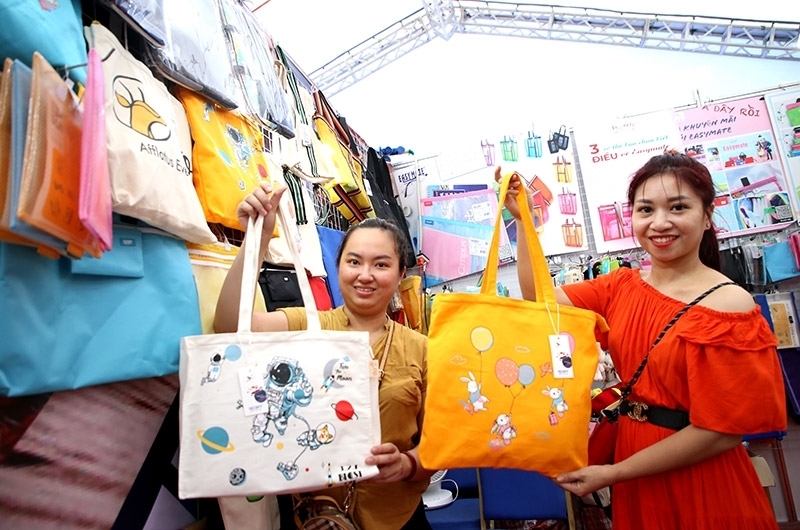 Women are a key link in the sustainable consumption chain. Photo: Thu Huong