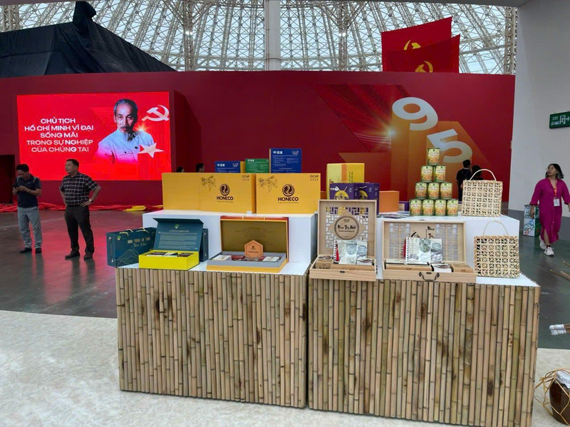 Honeco honey products are honored to appear at the 80-year national achievements exhibition on September 2. Photo: Honeco