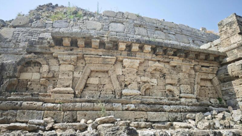 Taxila lies on a branch of the ancient Silk Road, connecting China with the Western regions. It was once one of Asia’s great centers of learning and commerce.