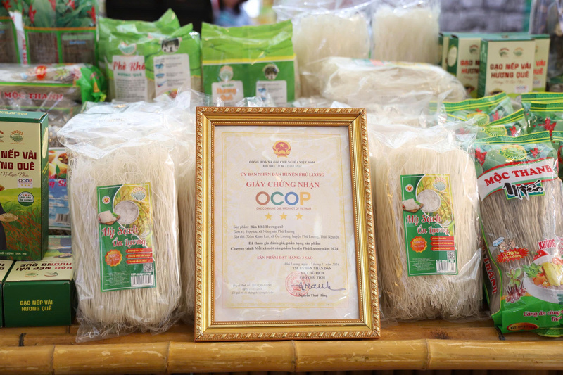 Thai Nguyen OCOP products include neatly packaged rice noodles, wheat noodles, and vermicelli, aiming to elevate the value of traditional agricultural products.