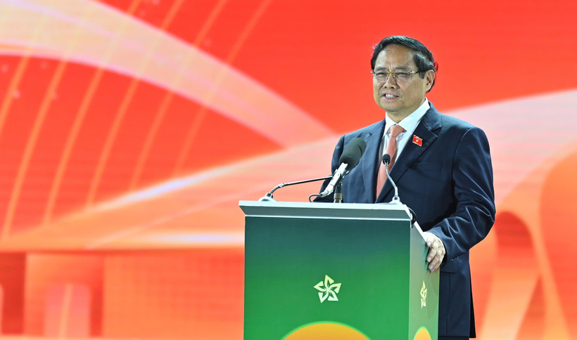 Prime Minister Pham Minh Chinh inspects the preparations for the Vietnam Golden Autumn Fair 2025.