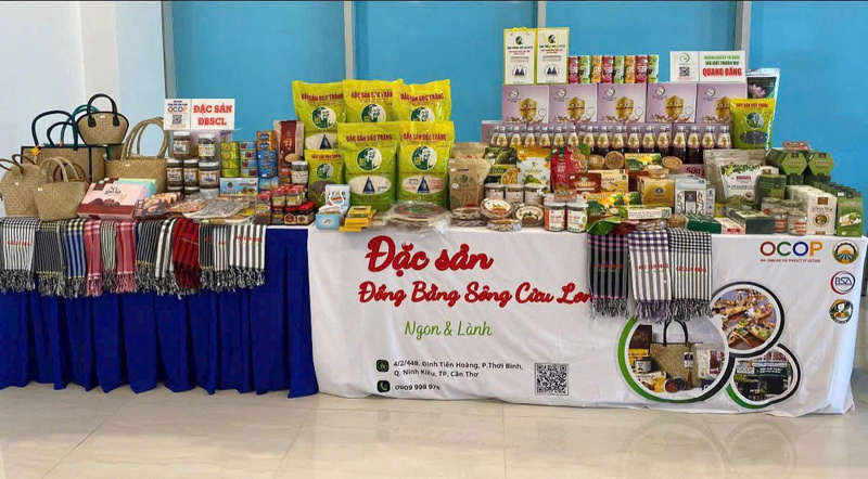 Local specialties, OCOP products, and outstanding local products participate in the Vietnam Golden Autumn Fair 2025. Photo: Khanh Ngoc.