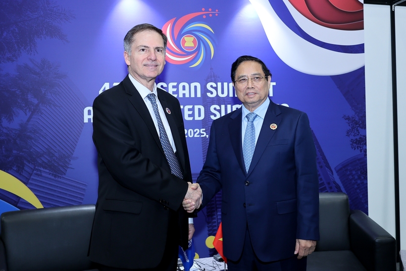 Prime Minister Pham Minh Chinh receives World Bank Vice President Carlos Felipe Jaramillo. Photo: VGP/Nhat Bac