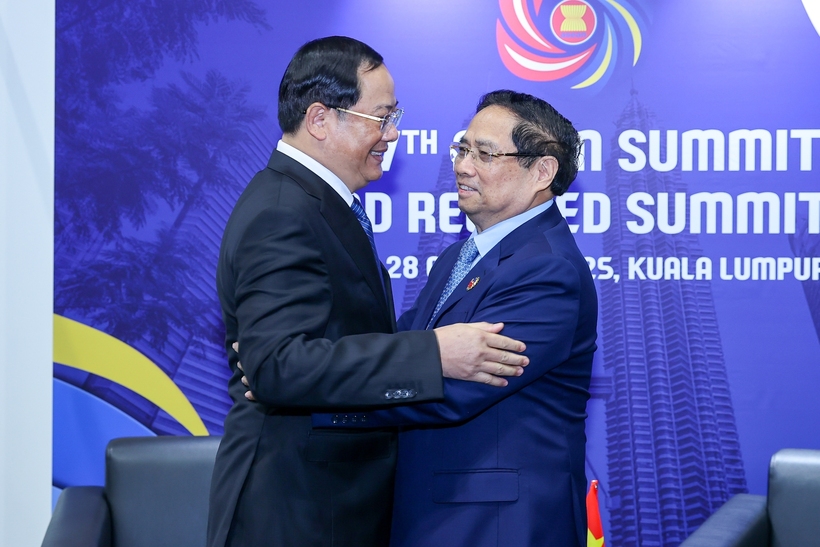 Prime Minister Pham Minh Chinh meets Lao Prime Minister Sonexay Siphandone. Photo: VGP/Nhat Bac.
