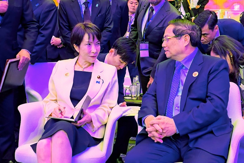 Prime Minister Pham Minh Chinh meets Japanese Prime Minister Takaichi Sanae. Photo: VGP