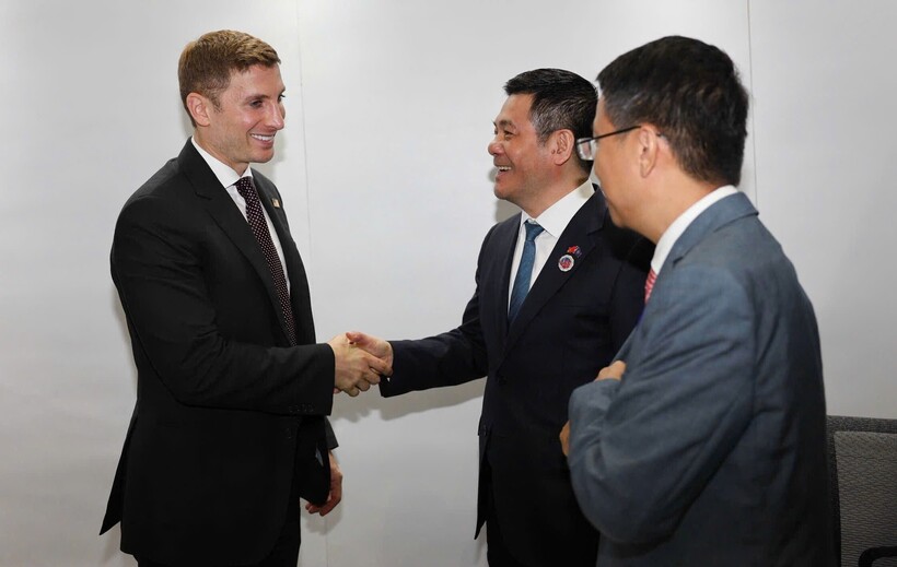 Deputy Secretary Helberg expressed interest in expanding cooperation in artificial intelligence (AI) and strengthening supply chain resilience. Photo: Nguyen Minh