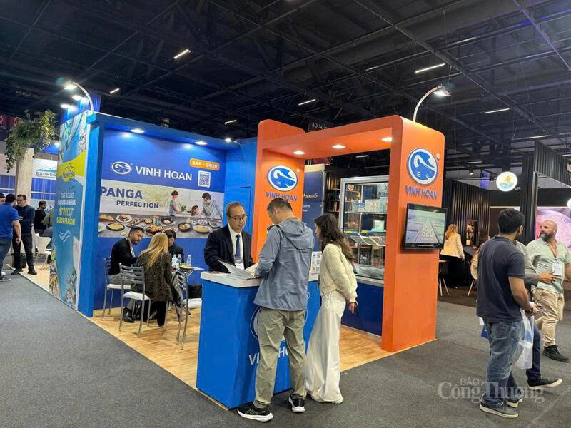 Booth of Vietnamese seafood enterprises displayed at the exhibition.