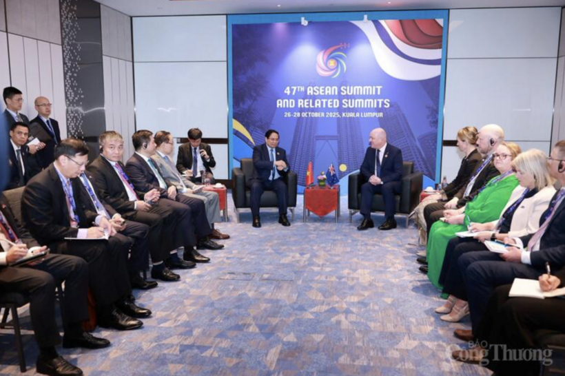 On the same day, Minister Nguyen Hong Dien, together with leaders of relevant ministries and agencies, accompanies Prime Minister Pham Minh Chinh to a meeting with New Zealand Prime Minister Christopher Luxon.