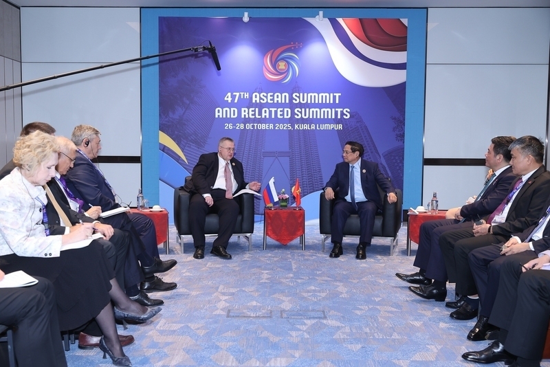 Continuing the day’s engagements on October 27, Minister Nguyen Hong Dien, together with leaders of relevant ministries and agencies, accompanies Prime Minister Pham Minh Chinh in a meeting with Russian Deputy Prime Minister Alexey Overchuk. Photo: VGP