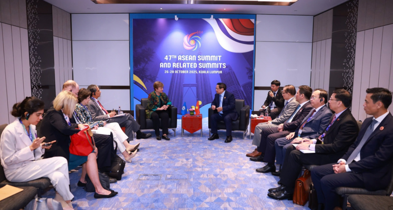 Minister Nguyen Hong Dien accompanies Prime Minister Pham Minh Chinh in a meeting with Kristalina Georgieva, Managing Director of the International Monetary Fund (IMF). Photo: VGP