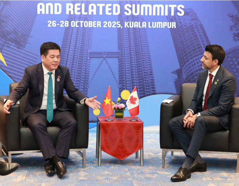 During the meeting, Minister Nguyen Hong Dien affirms that Vietnam welcomes and facilitates Canadian enterprises to invest and cooperate in the country.