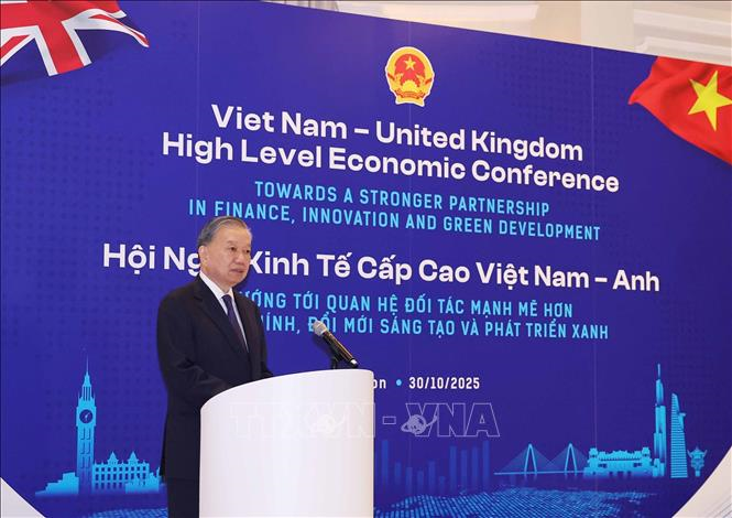Party General Secretary To Lam delivers remarks at the Vietnam - United Kingdom High-Level Economic Conference. Photo: VNA