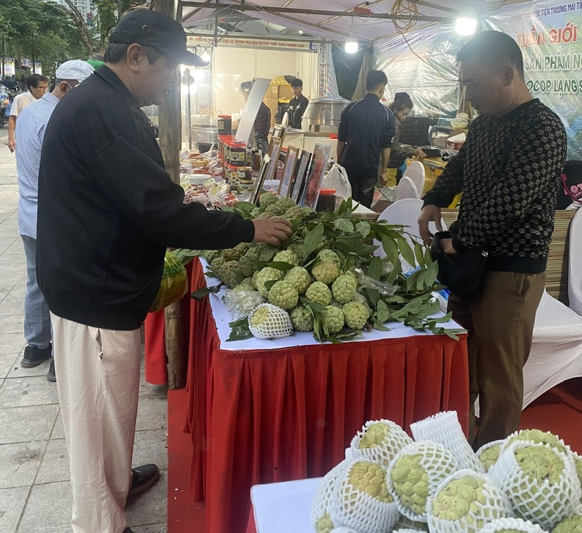 Off-season custard apples by the Dong Mo Agricultural Cooperative, Lang Son.