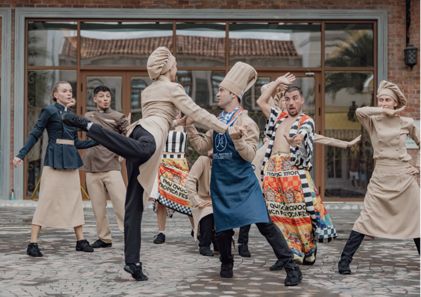 Sunset Town will be immersed in an endless festive atmosphere.