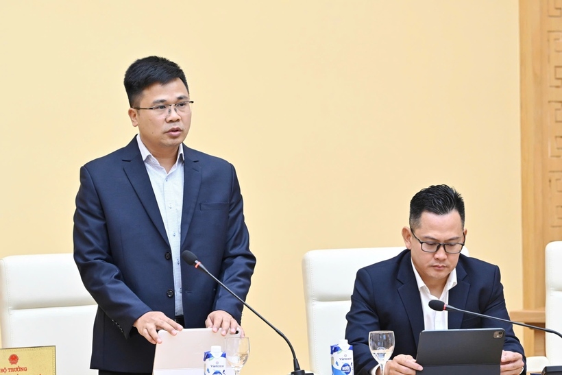 Representatives from Viettel, VNPT, and Thien Hoang Technology Group present progress reports on the Ministry’s digital transformation projects.