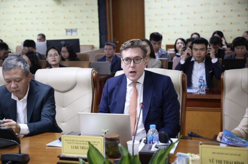 Mr. Luke Treloar, Managing Partner and Head of Healthcare and Life Sciences Strategy Consulting at KPMG Vietnam, delivers a speech. Photo: Duy Thong