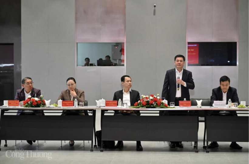 Minister of Industry and Trade of Vietnam Nguyen Hong Dien and delegates attend the event. Photo: Can Dung