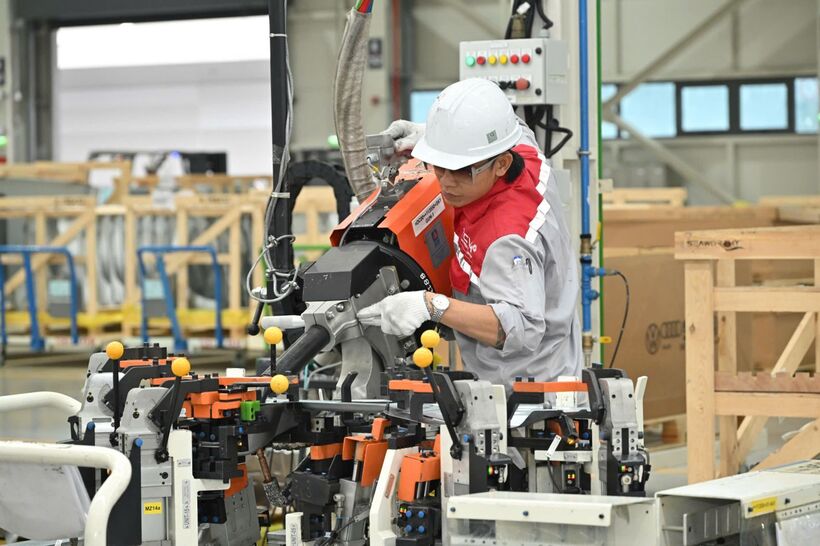 Regarding its products, Thanh Cong Group focuses on developing the domestic market while also targeting exports, particularly to regional countries. On this occasion, the group’s leadership expressed hope for support from Lao authorities to promote cooperation and facilitate the introduction of high-quality, competitively priced Vietnamese automobiles to the Lao market in the near future.