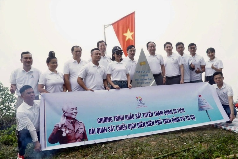 Famtrip group exploring the summit of Pu To Co. Photo: Dien Bien Department of Culture, Sports & Tourism