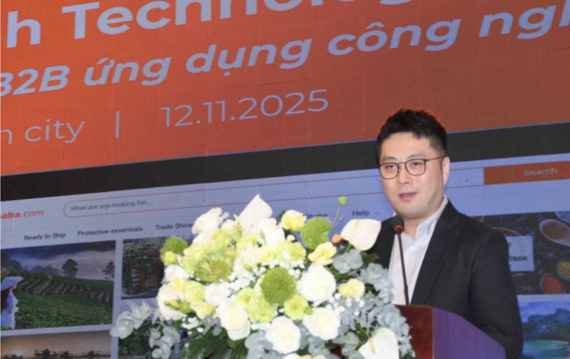 Young Liu, Country Manager of Alibaba.com Vietnam, shares insights on online export promotion through B2B platforms for the food sector and offered recommendations for Vietnam at the conference. Photo: Minh Khue