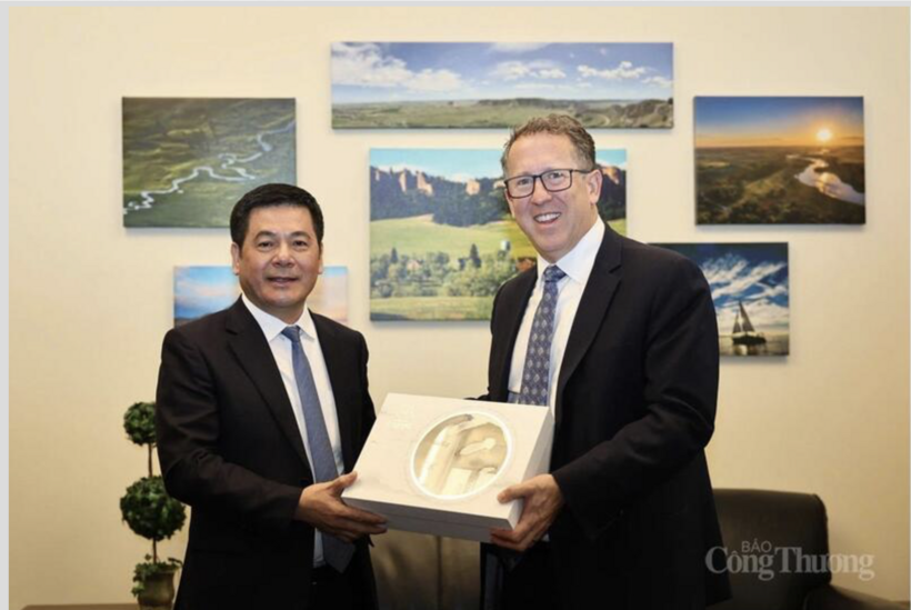 MoIT leader meets US Trade Subcommittee Chairman Adrian Smith - 1