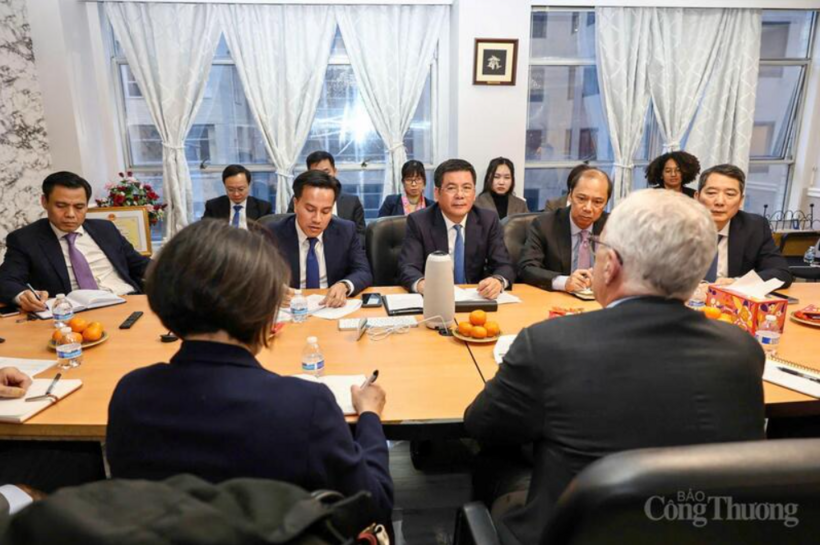 Minister Nguyen Hong Dien praises the role of the US Semiconductor Industry Association in promoting cooperation, shaping policy, and leading innovation in the semiconductor sector. Photo: Nguyen Minh