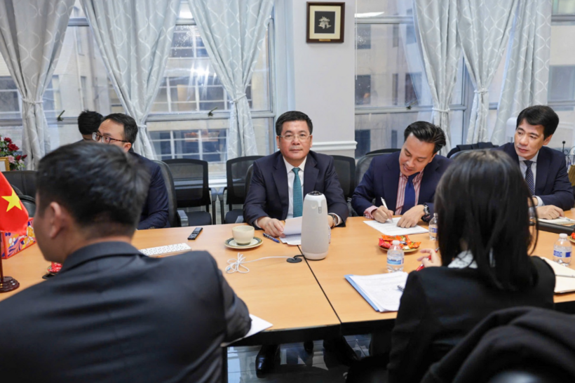 Ministers Nguyen Hong Dien and Manuel Tovar Rivera express confidence in the friendly and cooperative relations between Vietnam and Costa Rica.