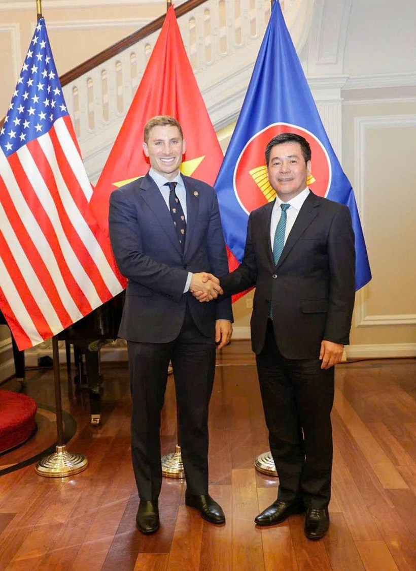 Minister of Industry and Trade Nguyen Hong Dien meets with US Under Secretary of State Jacob Helberg in Washington, DC.
