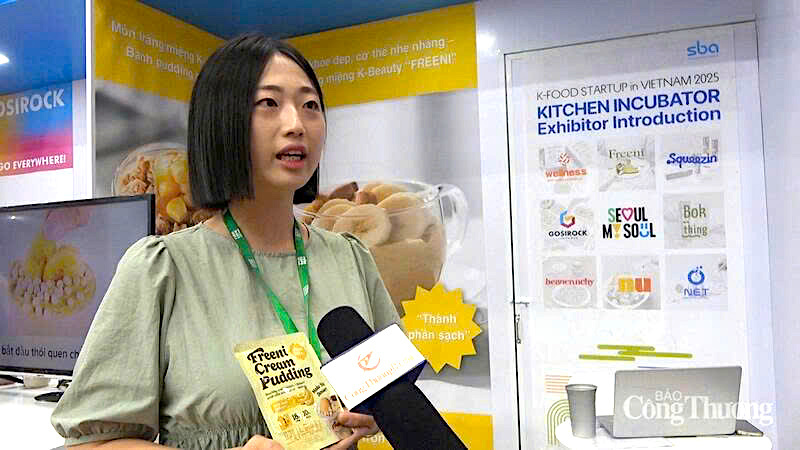 Jeong Yi Seo, CEO of Freeni (the Republic of Korea), discusses cooperation opportunities with Vietnamese partners.